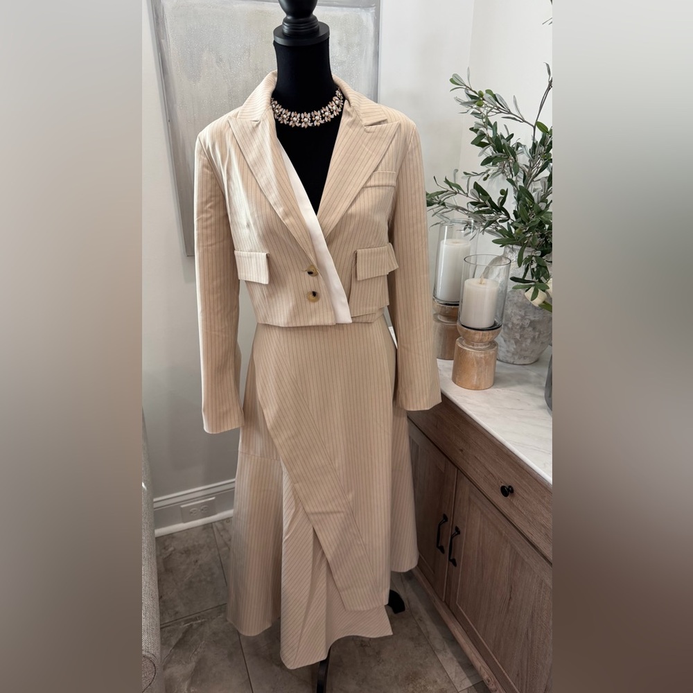 NWT Riva Tailored Pinstripe Two-Piece Skirt Suit in Light Beige